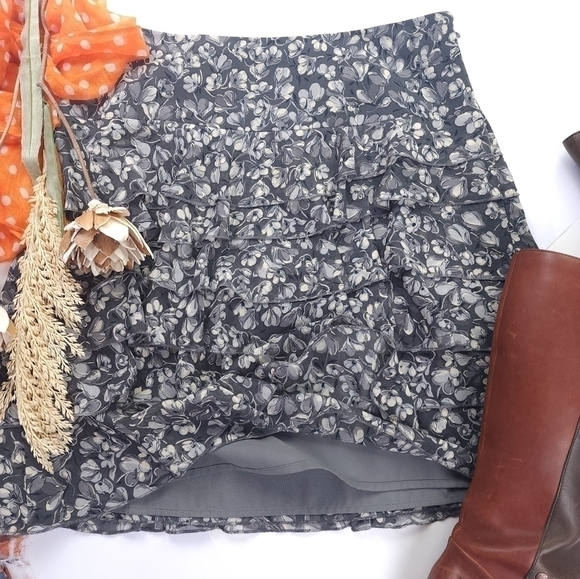 Loft Ruffled Floral Layered Gray Skirt Sz 4 - Picture 2 of 13